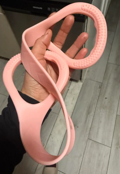 Close-up of the seamless silicone band structure